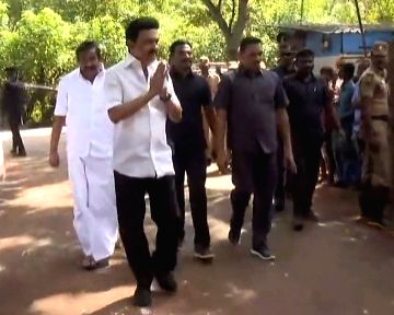 Stalin visits rain-affected areas in TN's Mayiladuthurai dist