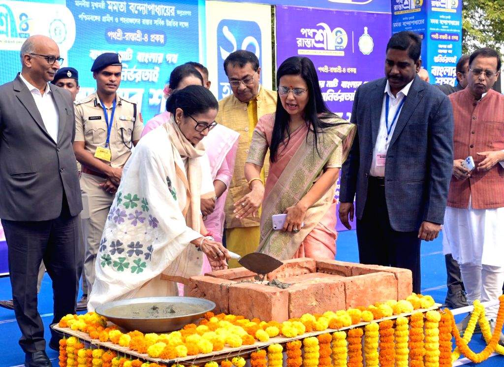 Pathashree Mamata Banerjee Launches Pathashree-Rathashree 4 at public Rally