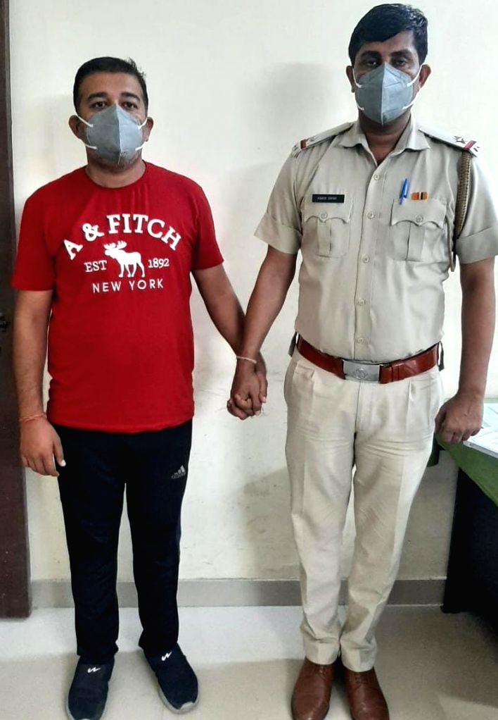 Man Poses As Cop To Avoid Toll Tax Arrested With Fake Id Card