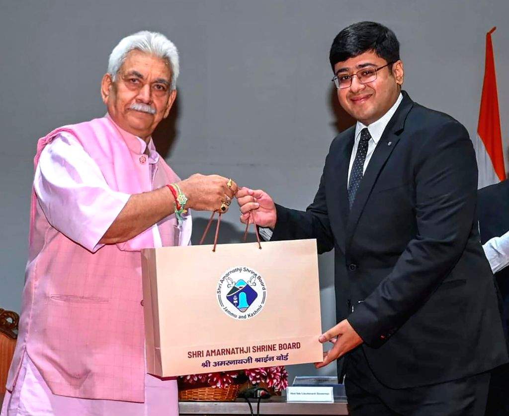 Manoj Sinha felicitates Amarnath Yatra teams - Manoj Sinha, Jammu and Kashmir, Srinagar, Shri Amarnath Ji Yatra, Amarnath Yatra 2026, Shri Amarnath Ji Shrine Board, SASB,