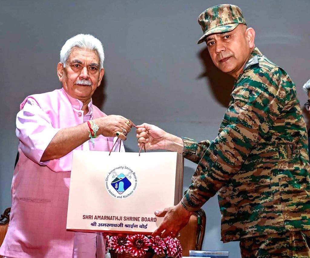 Manoj Sinha felicitates Amarnath Yatra teams - Manoj Sinha, Jammu and Kashmir, Srinagar, Shri Amarnath Ji Yatra, Amarnath Yatra 2026, Shri Amarnath Ji Shrine Board, SASB,