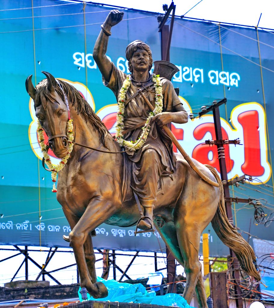 Minister of Education Dharmendra Pradhan unveils the statue of leader ...