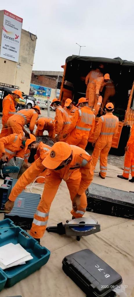 Ndff Rescue 4 killed as building collapses in Punjab (Ld)
