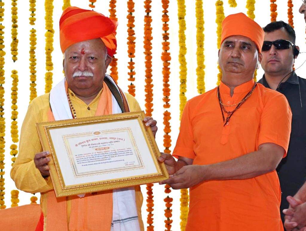 Mohan Bhagwat Attends Ravinath Maharaj’s Death Anniversary Ceremony