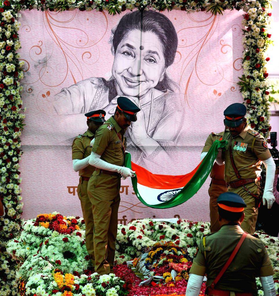 Mortal remains of Asha Bhosle taken for last rites in Mumbai