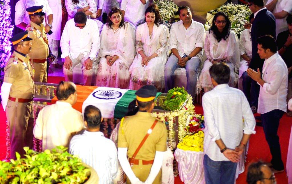 Mortal remains of Asha Bhosle taken for last rites