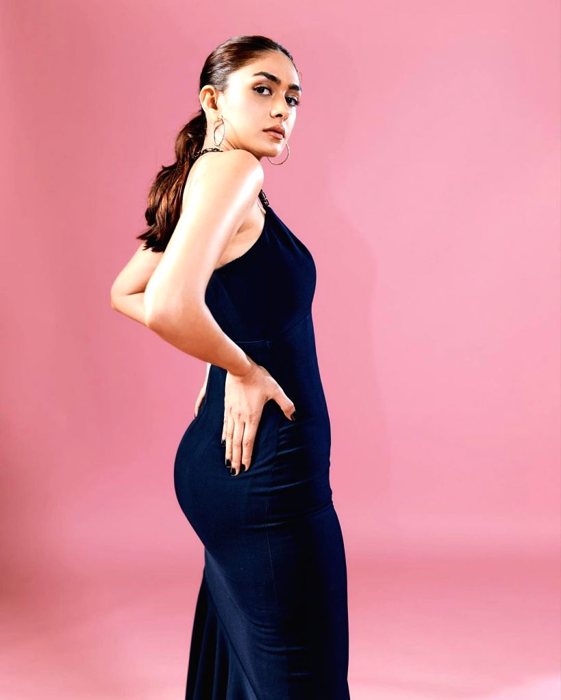 Mrunal on acting journey: Would shamelessly stand, not move till my ...