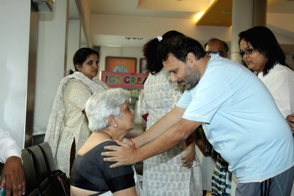 Celebs Pay Last Respect To Actor Sadashiv Amrapurkar