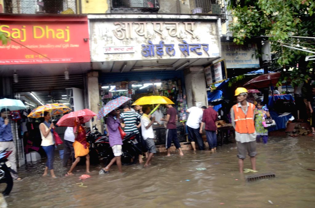 Heavy rains paralyse Mumbai
