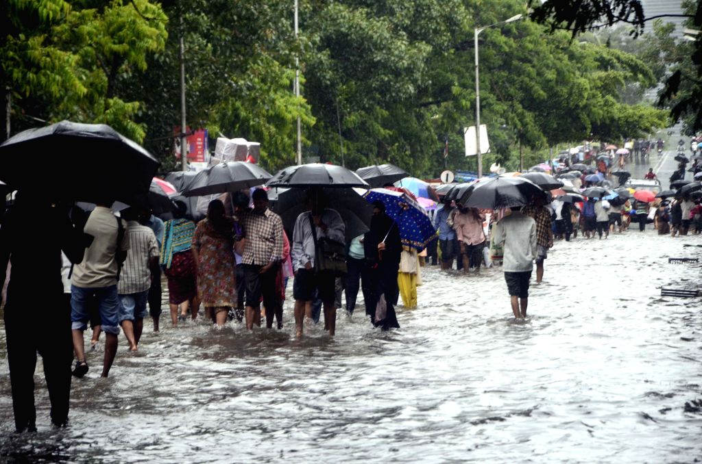 Heavy rains paralyse Mumbai