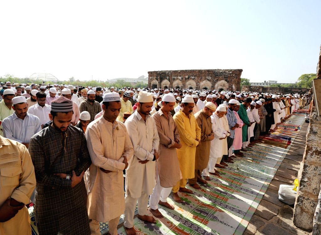 New Delhi : Muslims offer Eid-ul-Fitr prayers at Feroz Shah Kotla