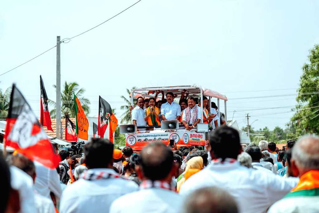 Modakurichi Nainar Nagenthran campaigns in Modakurichi