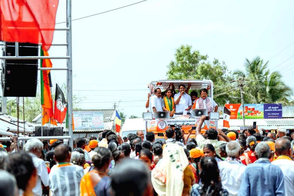 Modakurichi Nainar Nagenthran campaigns in Modakurichi