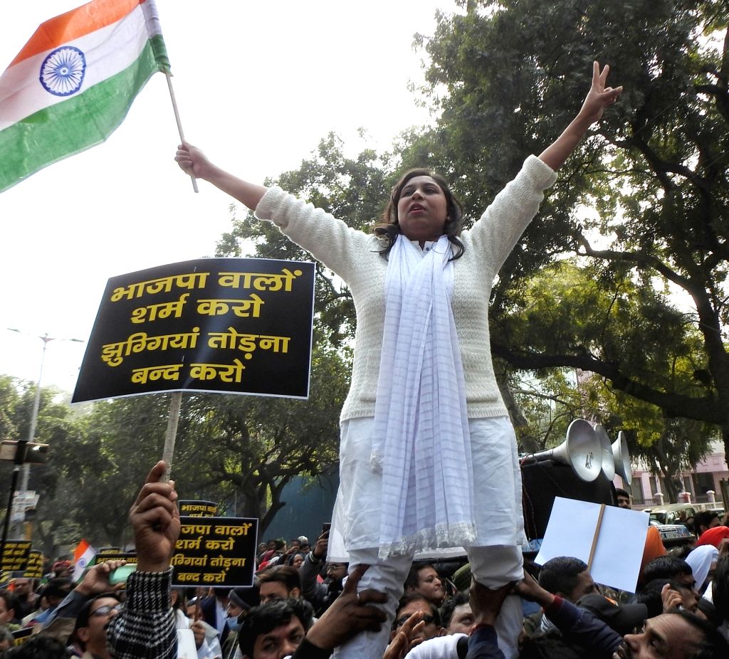 : New Delhi :AAP party supporters shout slogans during the protest ...