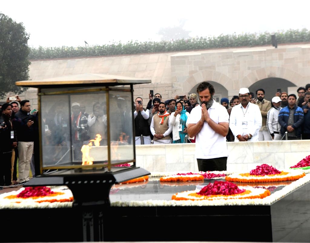 New Delhi :Congress leader Rahul Gandhi pays tributes to Mahatma Gandhi ...