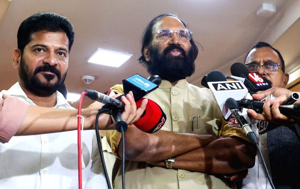N. Uttam Kumar Reddy & Revanth Reddy address media