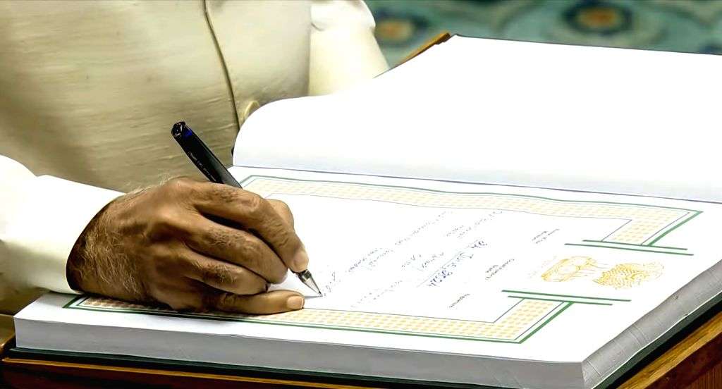Modi Sign New Delhi : PM Narendra Modi takes oath as 'Member of Parliament' in ...