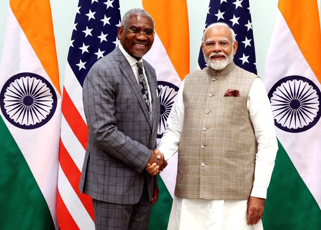 New Delhi : Prime Minister Narendra Modi meets with a member of the US ...