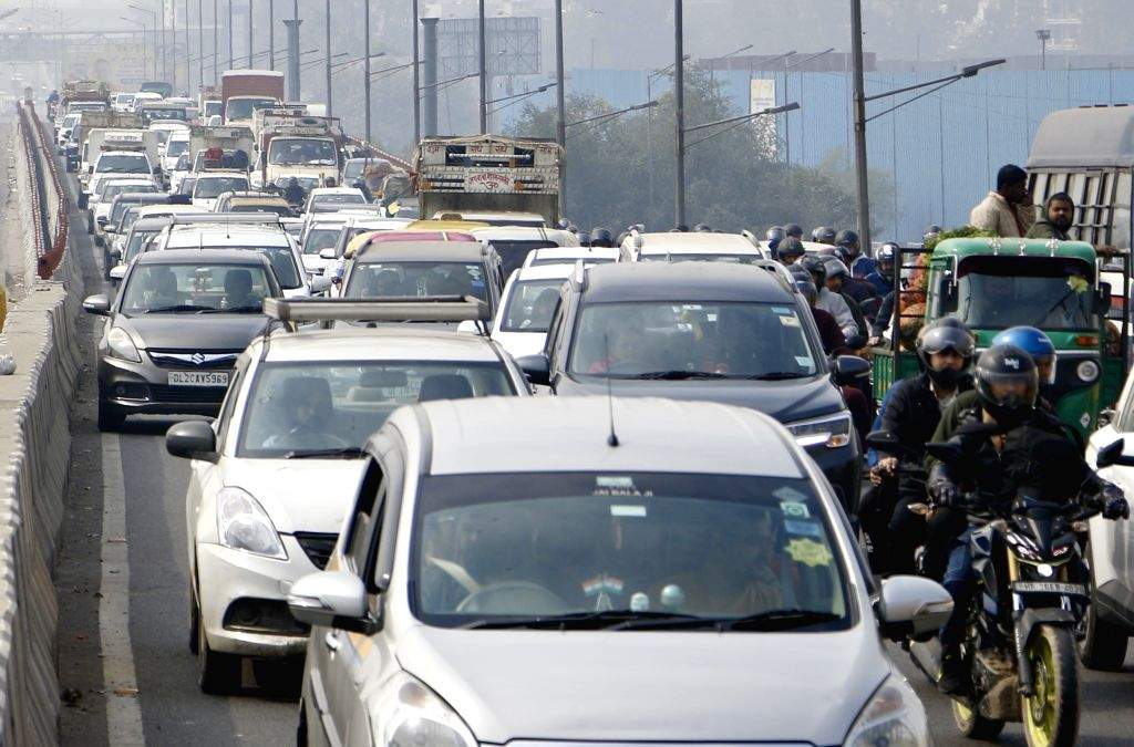 New Delhi : Vehicles stuck in a traffic jam at Ghazipur-UP Border in ...