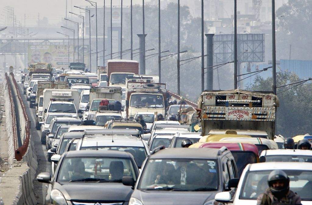 New Delhi : Vehicles stuck in a traffic jam at Ghazipur-UP Border in ...