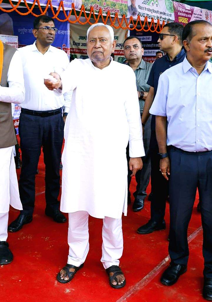 Nitish Kumar Lays Foundation Stone of Projects in Muzaffarpur