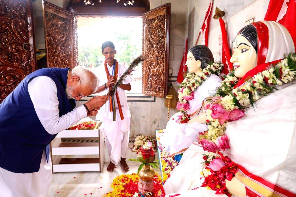 North 24 Parganas: PM Modi Offers Prayers at Matua Thakur Temple