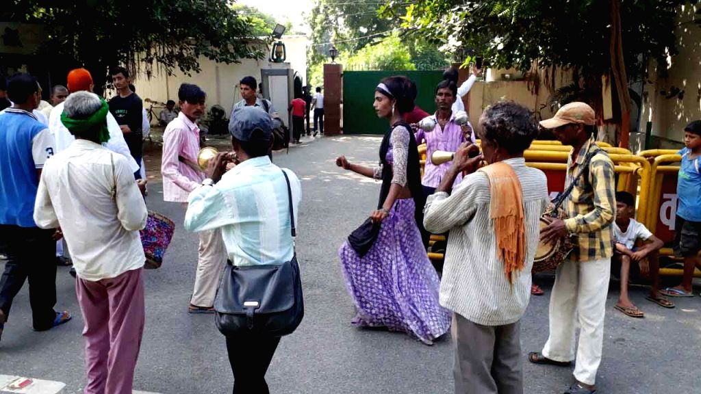 Preparations underway ahead of RJD's "Desh Bachao Bhajpa Bhagao" rally
