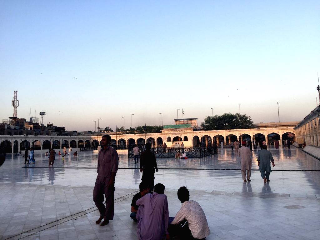 Daata PAKISTAN-LALHORE-DAATA SHRINE-VIEW