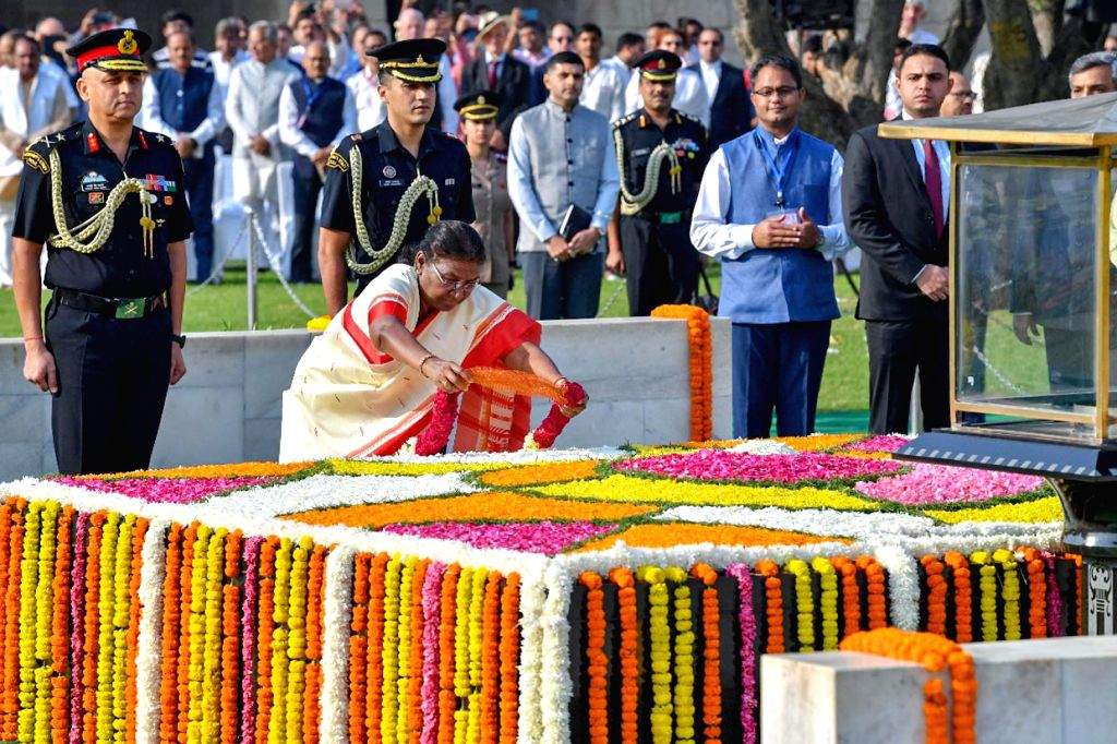 President Droupadi Murmu pays homage to Mahatma Gandhi on the occasion ...