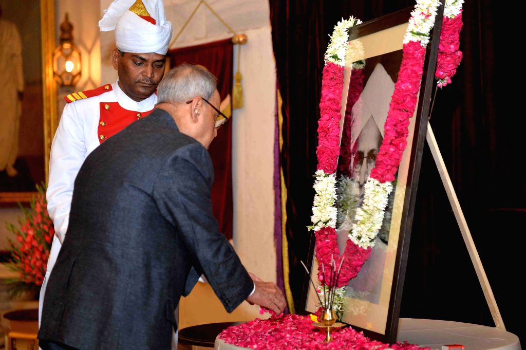 President pays floral tributes to Dr. Sarvepalli Radhakrishnan