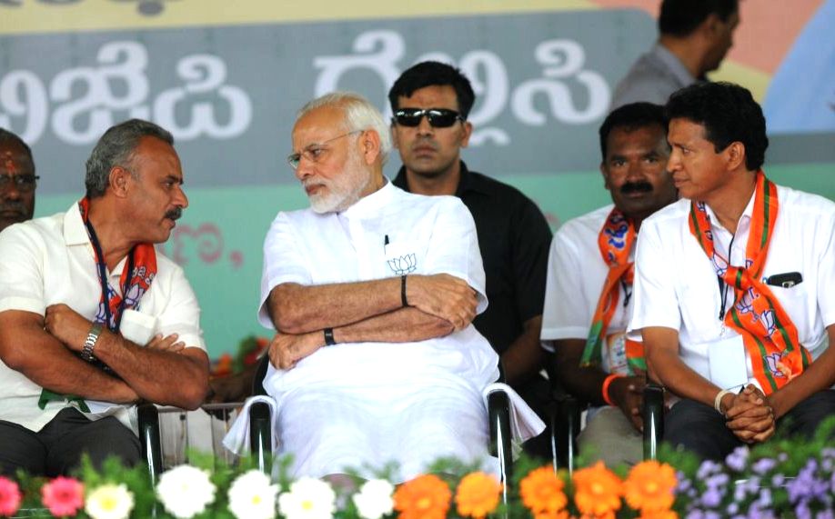 Tumkuru (Karnataka): PM Modi during a party rally