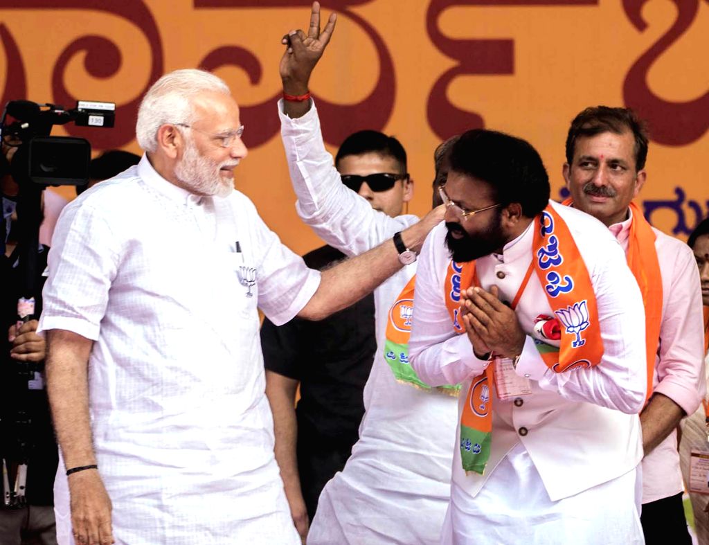 Bellary (Karnataka): Karnataka Assembly polls - Modi during a BJP rally