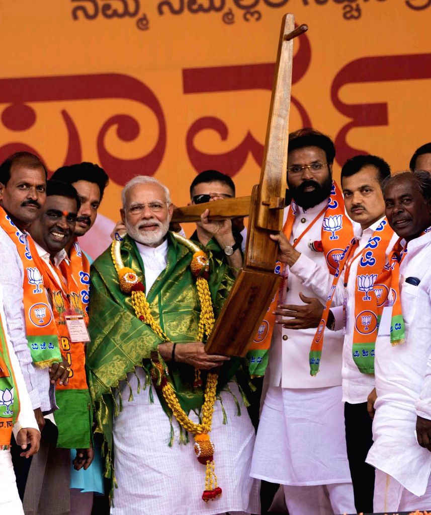 Bellary (Karnataka): Karnataka Assembly polls - Modi during a BJP rally