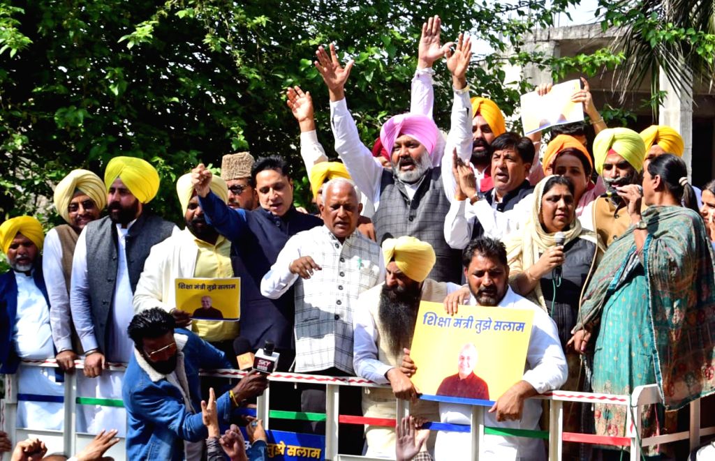 Punjab AAP members hold a massive protest outside the Punjab BJP ...
