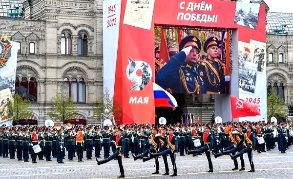 Putin thumbnails Russian values amid triumphant display of military ...