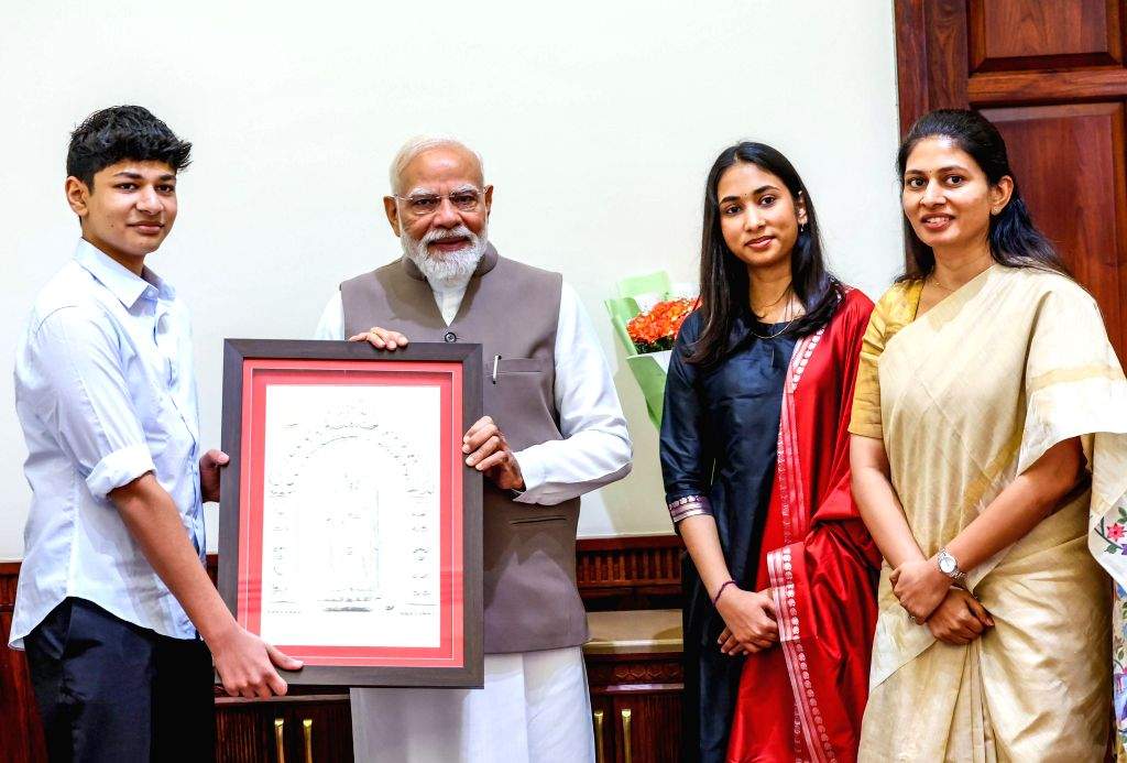 Modir Raksha Raksha Khadse meets PM Narendra Modi