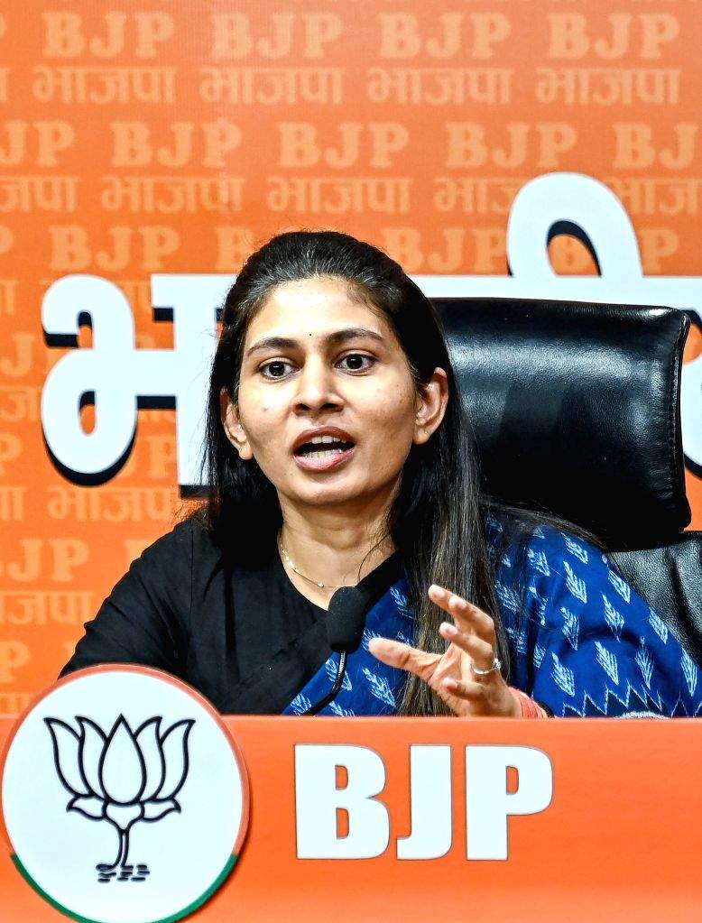 Raksha Khadse, Sazia Ilmi address media