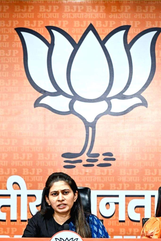 Raksha Khadse, Sazia Ilmi address media