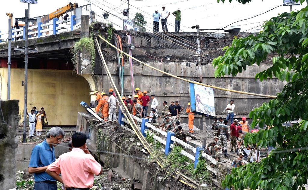 Kolkata bridge collapse - Rescue operations underway