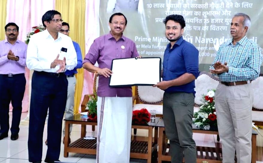 Free Photo Rozgar Mela Centre s Commitment To Youth Union Minister Muraleedharan