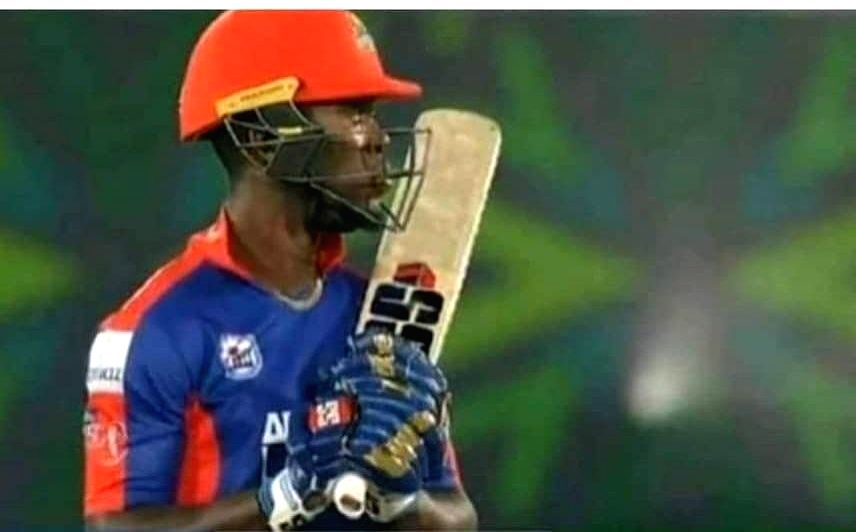 Mi Player Rutherford Rutherford spotted wearing MI gloves in PSL, fans troll Karachi Kings