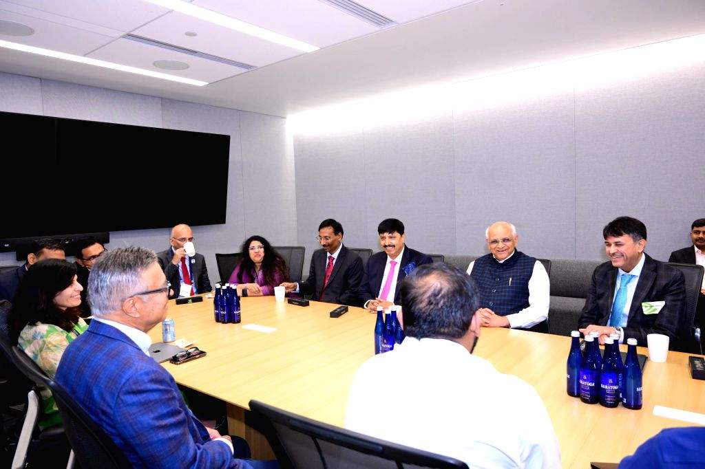 San Francisco: Gujarat CM meets US industry leaders