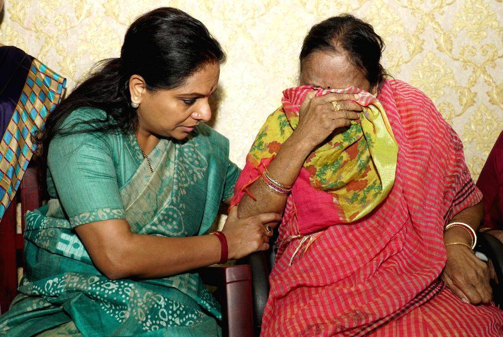 Kavitha Raj Family Sangareddy : BRS MLC K Kavitha meets with the family members of late ...