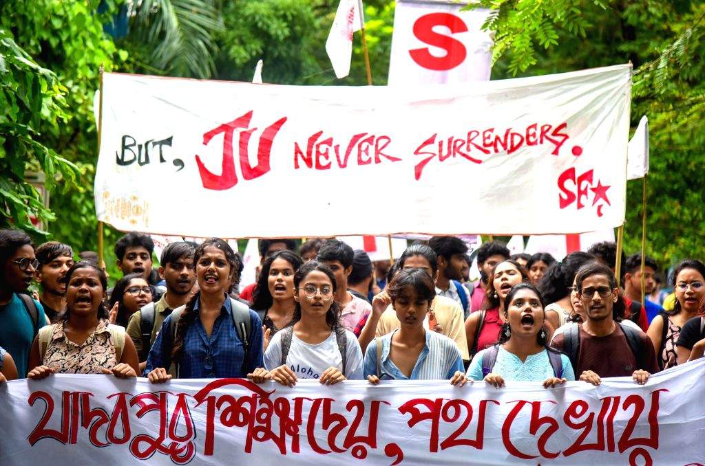 SFI Members Hold Protest Rally at Jadavpur University - Kolkata, West Bengal, Jadavpur University, SFI, Students' Federation of India, ABVP, protest, protest rally, student protest, campus democracy, student union elections, university campus, student poli