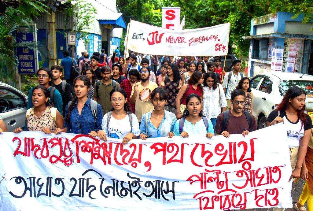 SFI Members Hold Protest Rally at Jadavpur University - Kolkata, West Bengal, Jadavpur University, SFI, Students' Federation of India, ABVP, protest, protest rally, student protest, campus democracy, student union elections, university campus, student poli