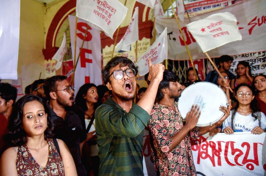 SFI Members Hold Protest Rally at Jadavpur University - Kolkata, West Bengal, Jadavpur University, SFI, Students' Federation of India, ABVP, protest, protest rally, student protest, campus democracy, student union elections, university campus, student poli