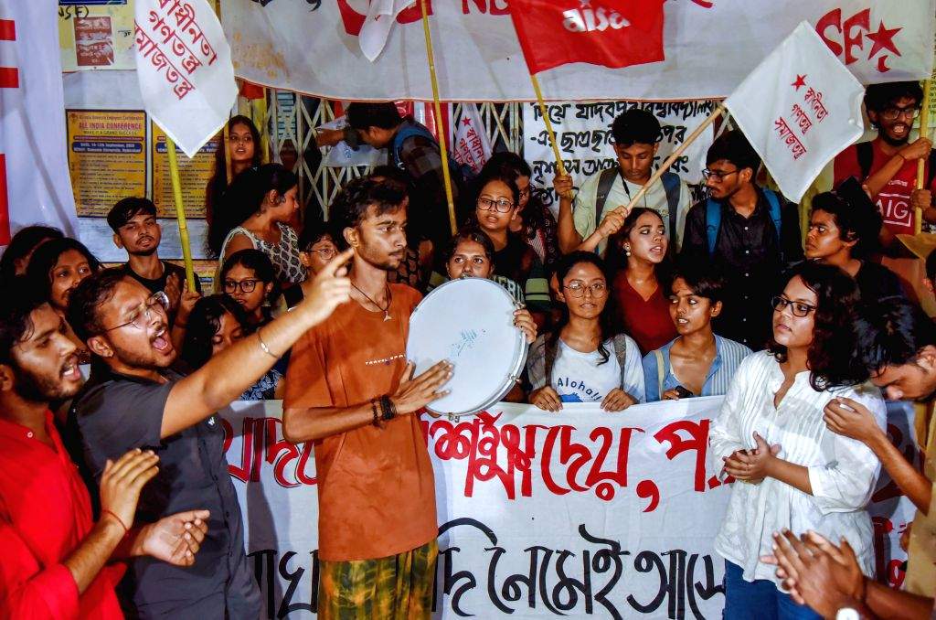 SFI Members Hold Protest Rally at Jadavpur University - Kolkata, West Bengal, Jadavpur University, SFI, Students' Federation of India, ABVP, protest, protest rally, student protest, campus democracy, student union elections, university campus, student poli