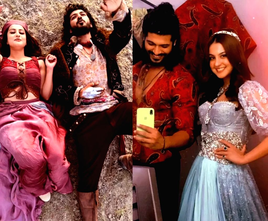 Sheezan Khan remembers late Tunisha Sharma, dedicates a couplet to her