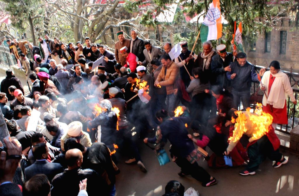 Himachal Congress activists injured while burning Modi effigy