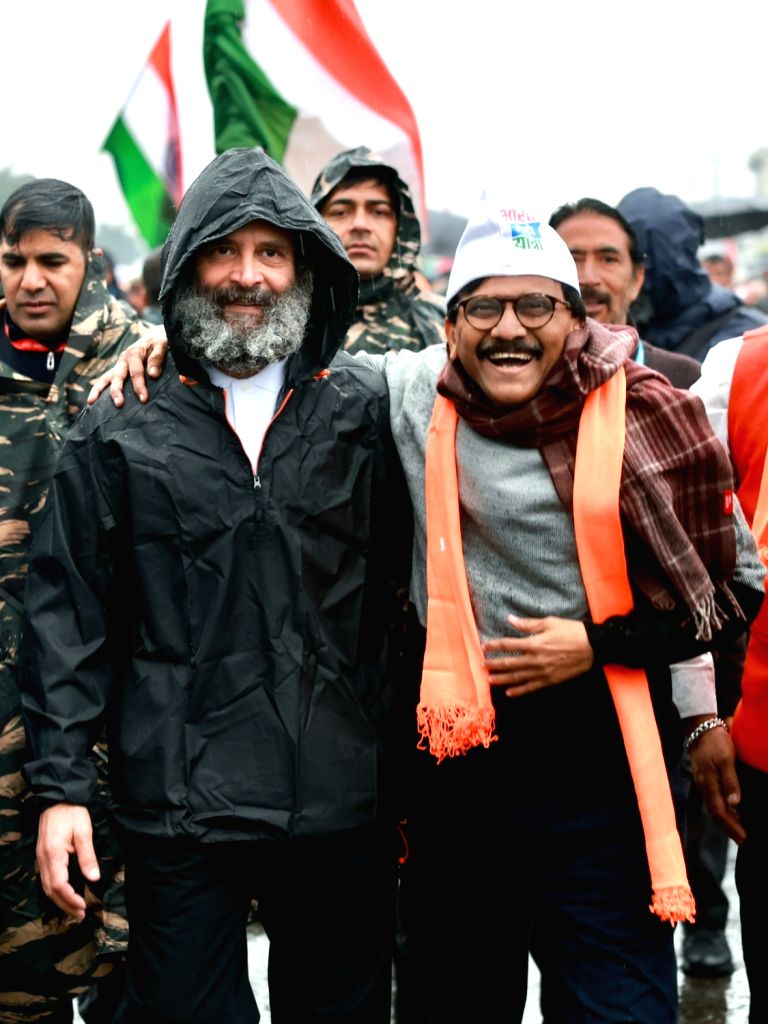 Kathua: Shiv Sena leader Sanjay Raut joins Bharat Jodo Yatra with Rahul ...
